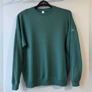 ALO Yoga Men's Long Sleeve Crew Sweatshirt in Teal Green